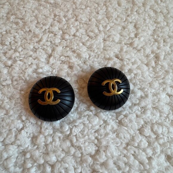 HTF! Vintage 2 x Chanel CC Logo Round Black Buttons - Authentic, 1A - Picture 1 of 5